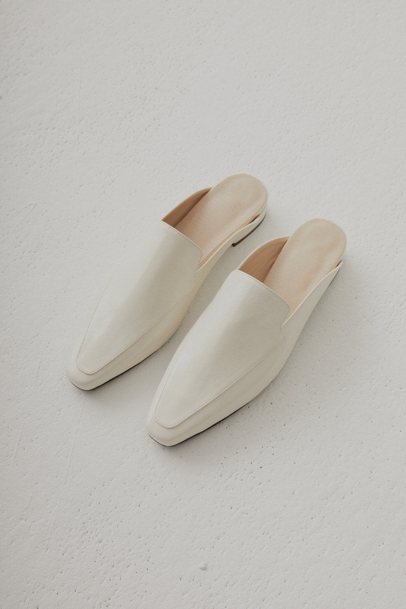 31 glossy crack leather mule (cream) - LINGER GALLERY