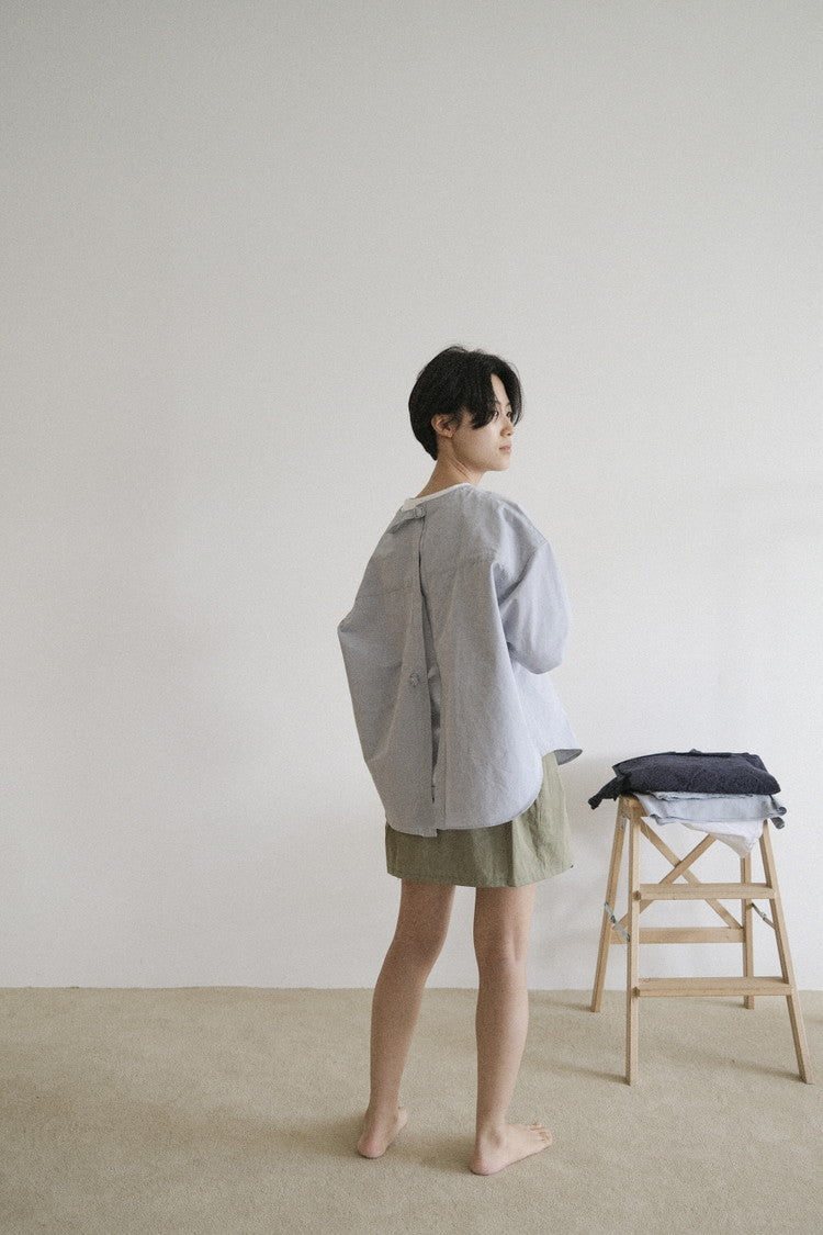 OPEN-BACKED COTTON SHIRTS