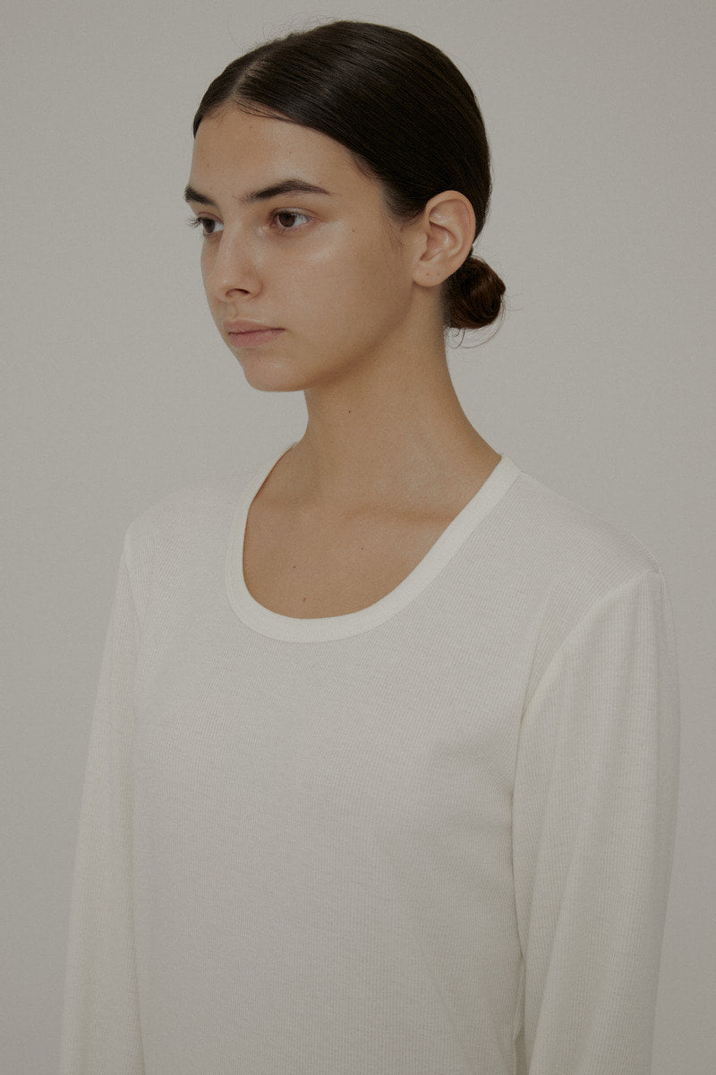 31 signature round neck top (white) - LINGER GALLERY