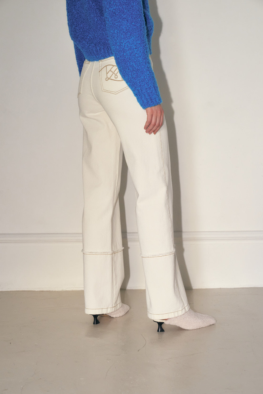 [aespaウィンター着用] FRAYED SEMI-WIDE DENIM PANTS, IVORY